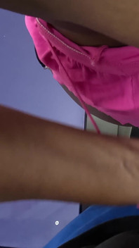 Sega sborrata e ditalino in treno pubblico - la donna africana mi tocca il cazzo mentre macina i suoi fianchi larghi