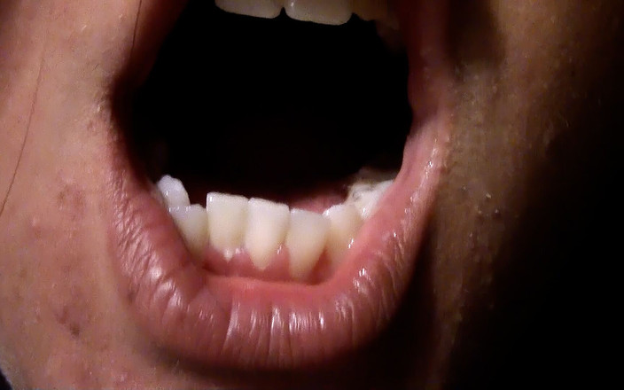 Wild Phoenix: Svázaná a roubíkem: páchnoucí dech a prdová dominance bohyně s...