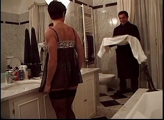 Shemale World: Seksi transeksüel vahşi üçlü grup sekste iki adam tarafından sikiliyor