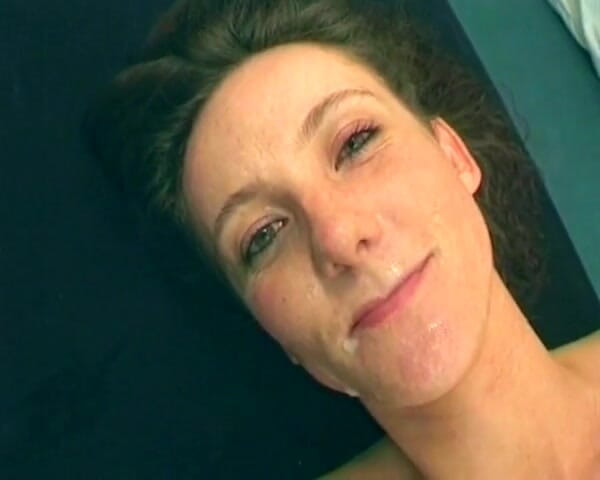 Deutsche Frauen: Top-class German Stepmom Swallows a Huge Load of Cum in...
