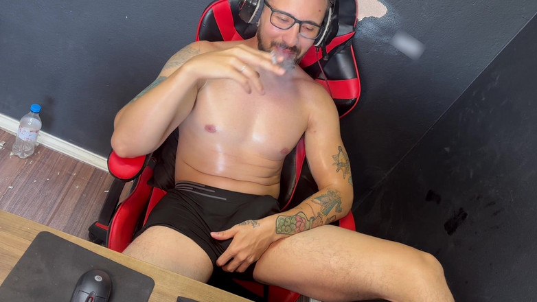 Neitan Safado: Macho Tatuado Fumando E Se Masturbando até Gozar