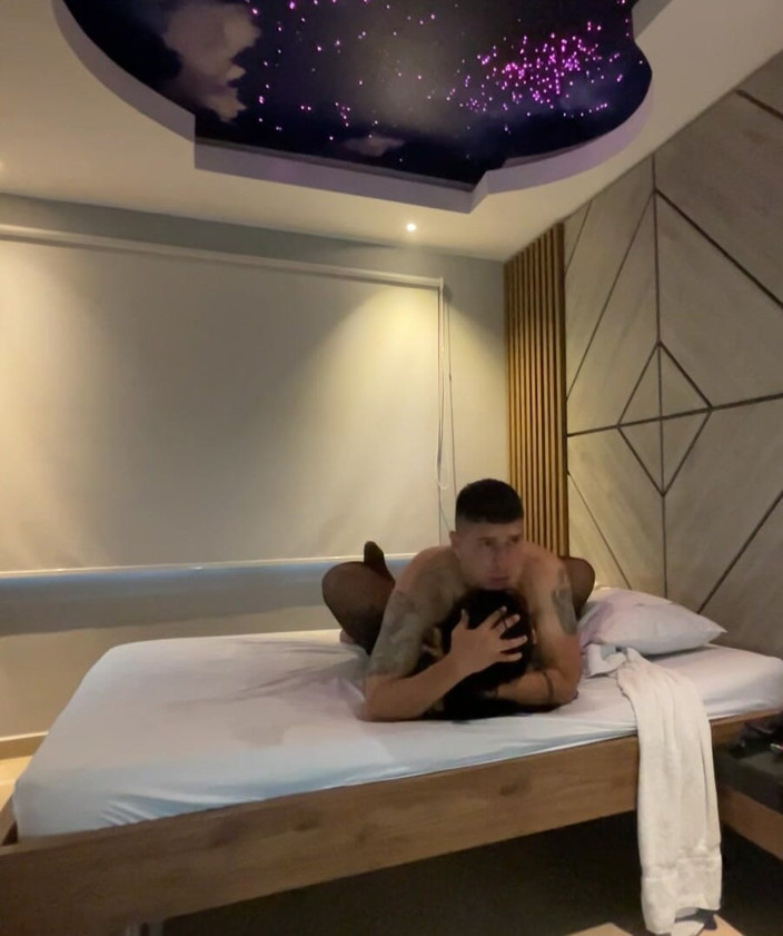 Monozion: Verdadeiros superorgasmos com squirting sem cortes, sem edições caseiras