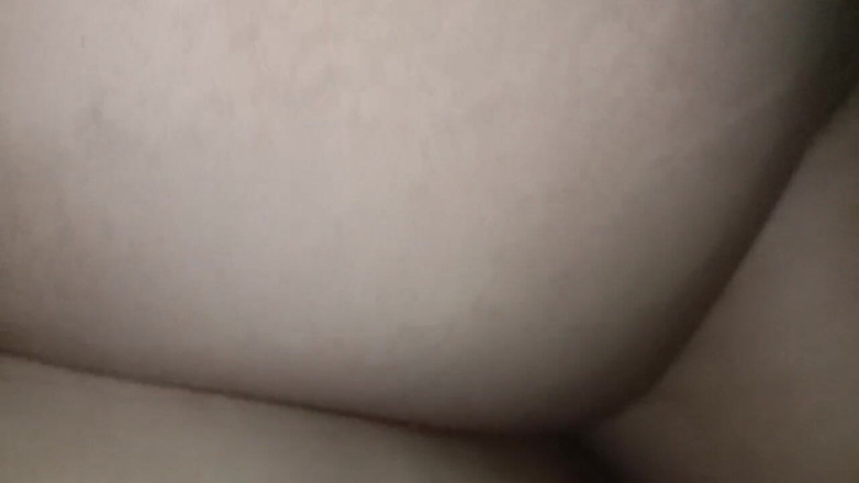 Chubbyme Pinay: Elle se masturbe et s’assoit sur ma bite bien dure