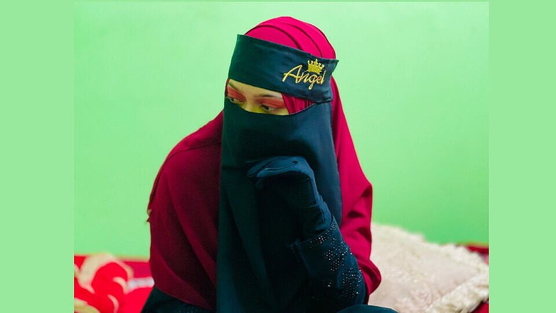 Riya Chowdhury: युवा सौतेली आंटी को जोरदार और सख्त सेक्स पसंद है