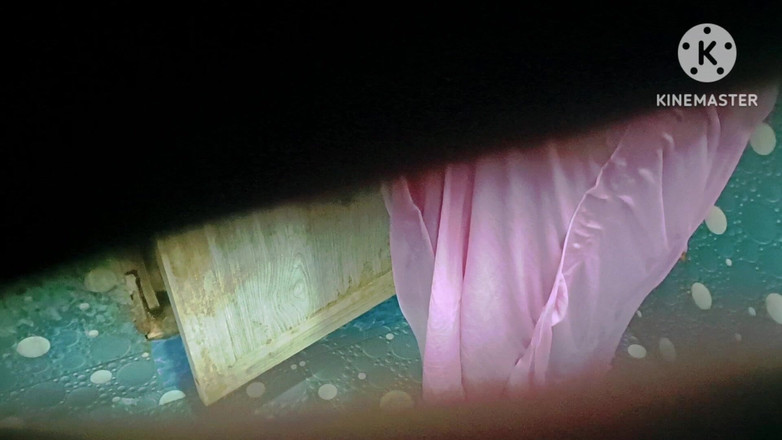 Sweethoneybgl: Dívka s obrovskými prsy se koupe a svádí svého nevlastního...