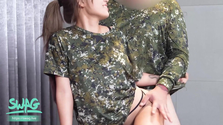 SWAG.live: Army base secret - den vollbusigen sergeant hart gefickt