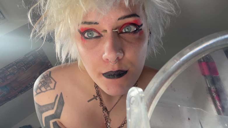Glitterqueen1999: Vibratorqueen1999 Mund-Tour mit Mirror, schwarzer lippenstift