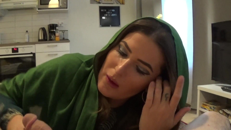 Amateur Homemade Porn: Fucking My Arab Stepsister When Our Parents Are Outside