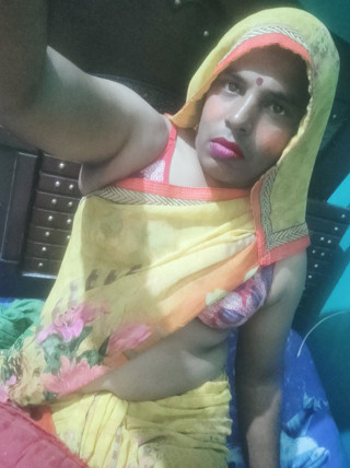 Sonusissy: Sexy indický crossdresser Sonusissy ve žluté sárí