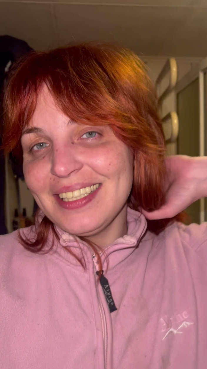 Elena917: 처음으로 지팡이를 시도하고 마사지 후 타박상에 대해 이야기