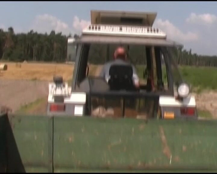 Deutsche Madchen: Awek Jerman ini mahu menghisap zakarnya dalam trak