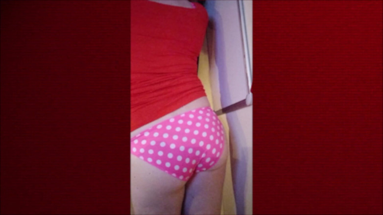 Joslin: Sissy Joslin balla in abito rosso