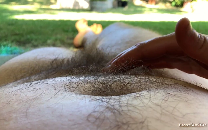 Brooke Casey: Adore o suor no meu corpo peludo