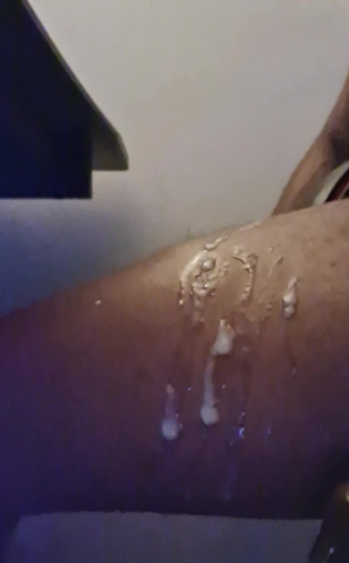 Amadeus: Kakiku dicrot sperma hangat, aku nggak sabar menunggu sampai lockdown...