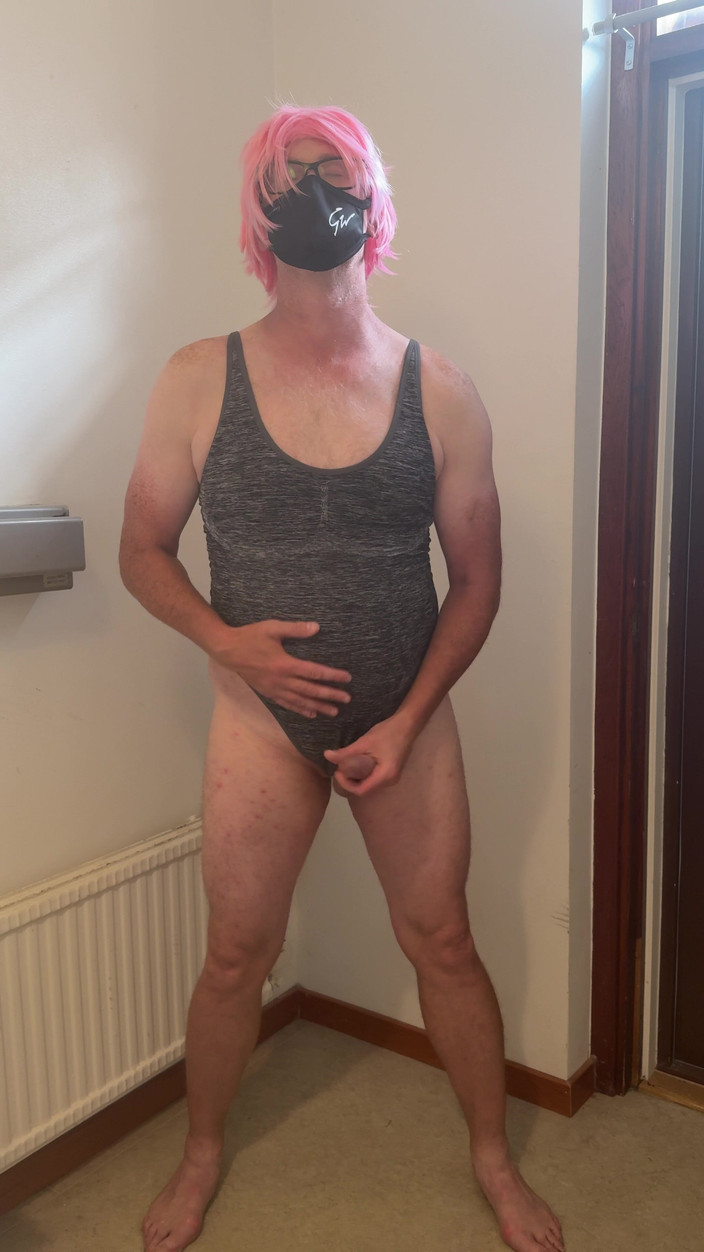 Julia Trans: The whore in pink hair masturbates and cumming and wetting...