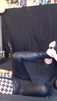 Cheirando mensagens adorando Annas Feet nylon
