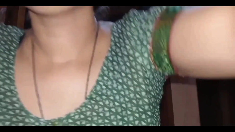 Janvibhabhii: Hintli ateşli kız gece yarısı erkek arkadaşıyla buluşmaya geldiğinde sakso...