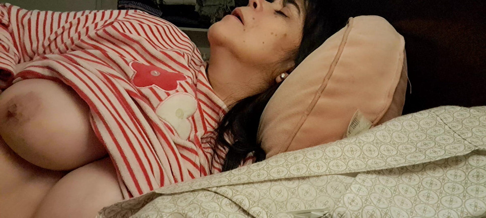 Mommy big hairy pussy: Мачеха воображает, что это была мечта, и это была реальность, пасынок трахает ее с большим желанием