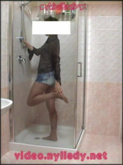 Nyllady: У душі з колготками