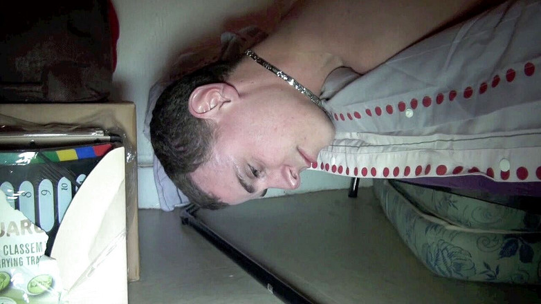 TWINKS TWINKS TWINKS: Twink Perancis dikongkek dalam jockstrap oleh Logan