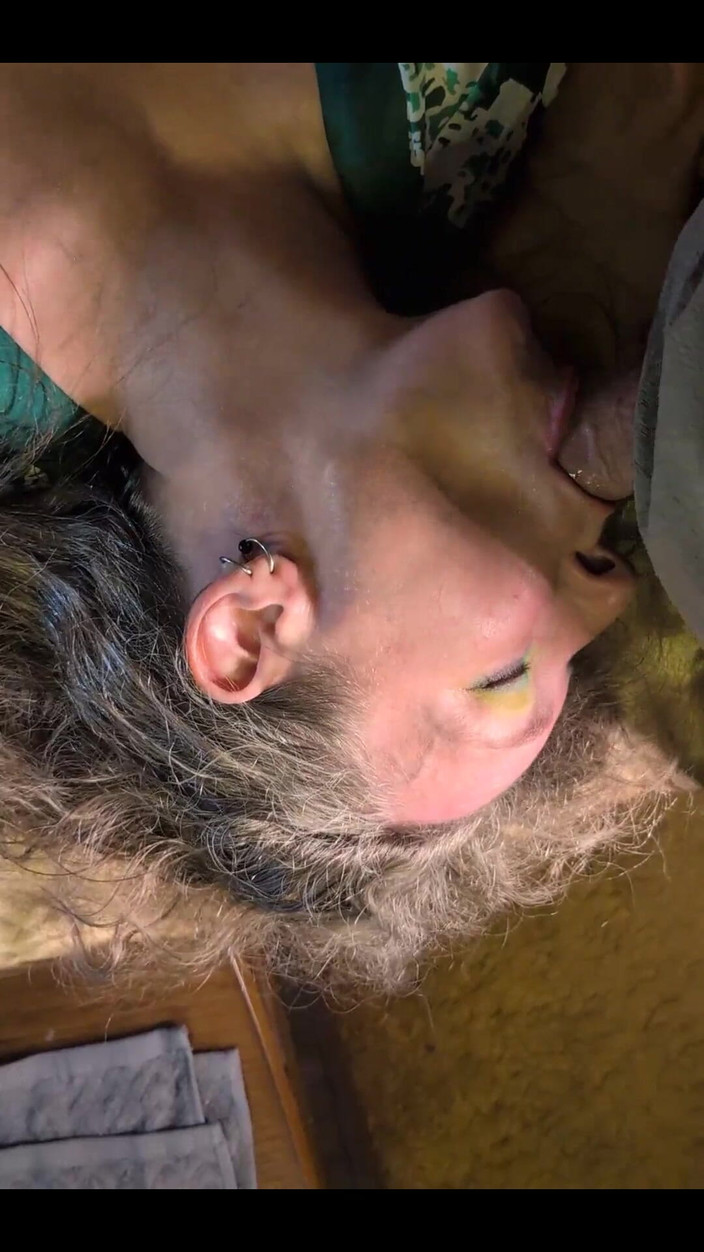 Elaras Pan: Nyepong kontolku saat dia orgasme dari vibratornya