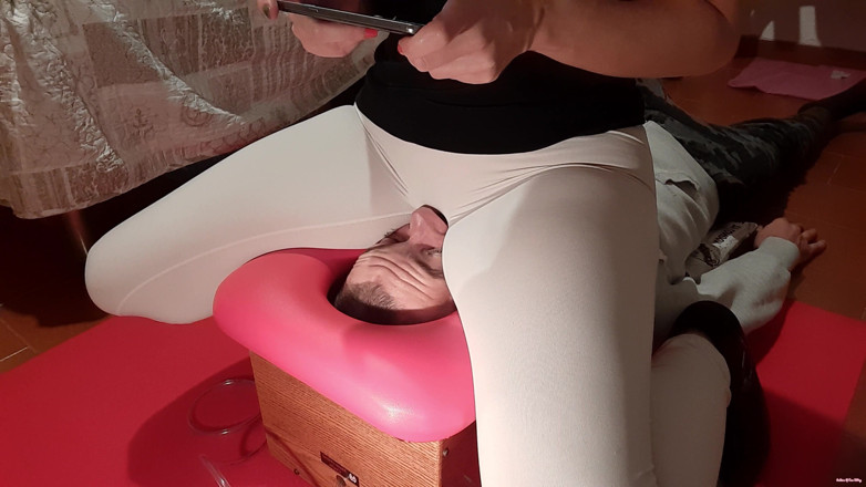 goddess82: Funny Smoth**ing Session Inside the Smoth**box!