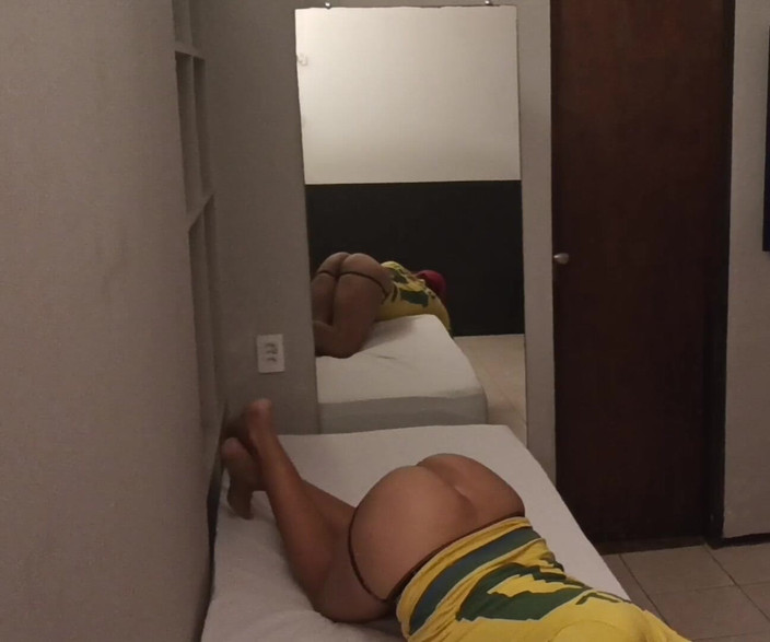 MiguellTrajano: Brazilský zadek při hledání silného muže