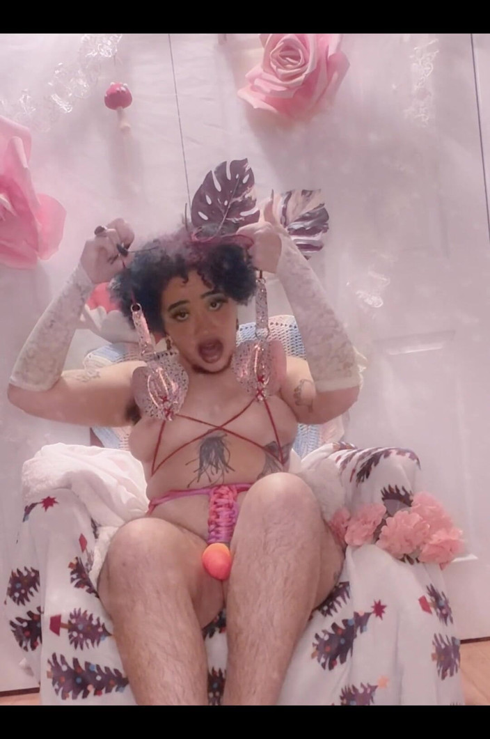 Eros Valentine: Moș Crăciun este o lesdă sexy păroasă