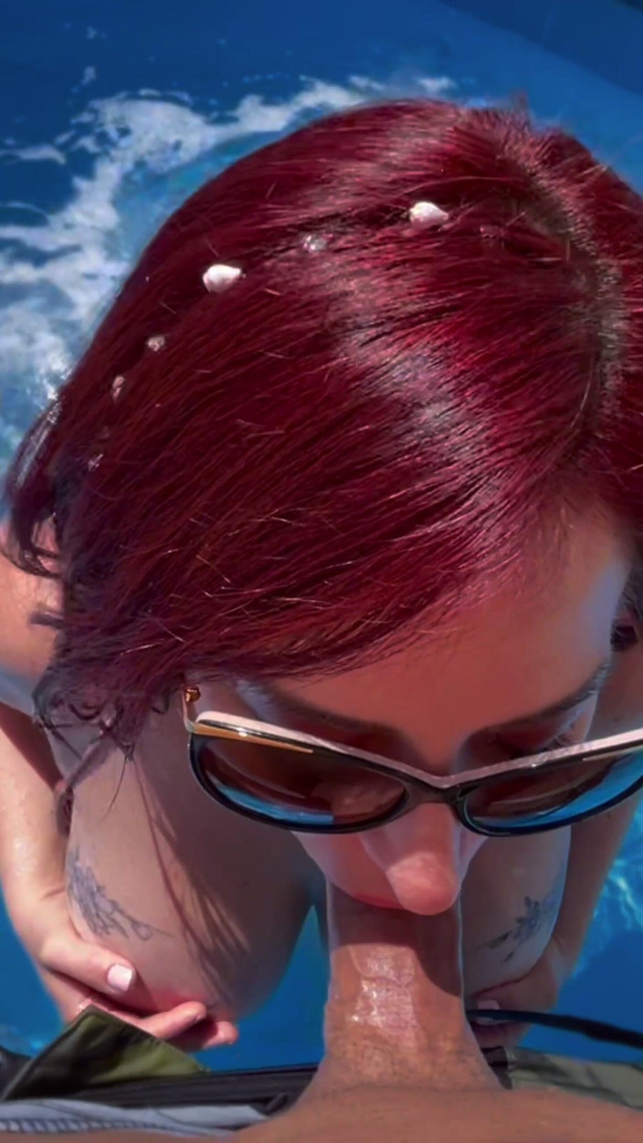 Kate jenn: 在游泳池里引爆了我丰满的继妹（西班牙语自拍色情片）