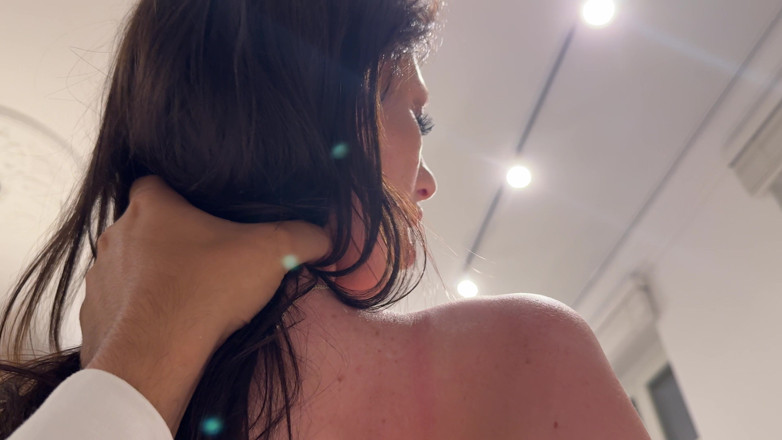Onlykissy: Şok!! Tanışmaya gittim ve genç seksi bir komşu vardı, karımı...