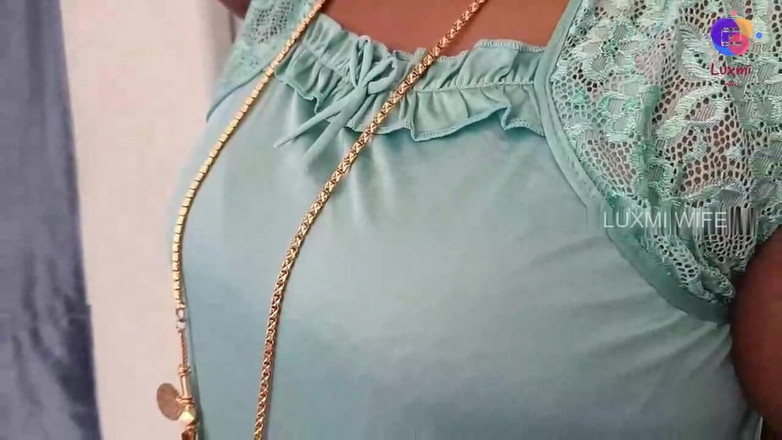 Luxmi Wife: Nevlastní matka kouří nevlastního syna