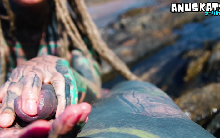 Anuskatzz: Минет на открытом пляже в видео от первого лица - грязь от волн