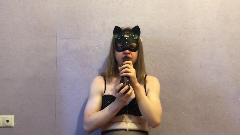 Elise Woods: Sissy Elise sitting blowjob and deepthroat
