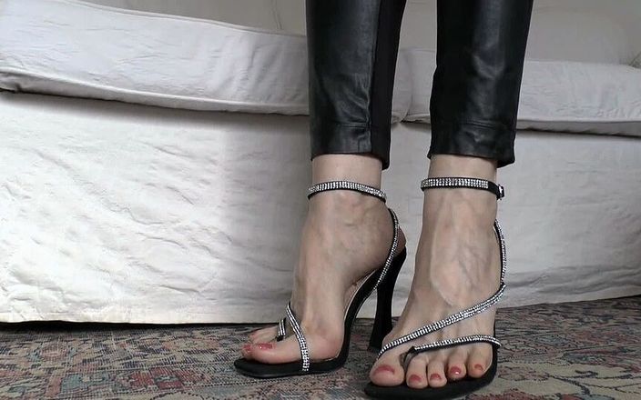 Lady Victoria Valente: Sexy Toe Sandals High Heels Worn with Pads Part 2