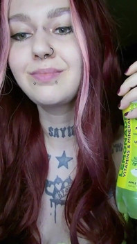 Sexy zrzka říhá