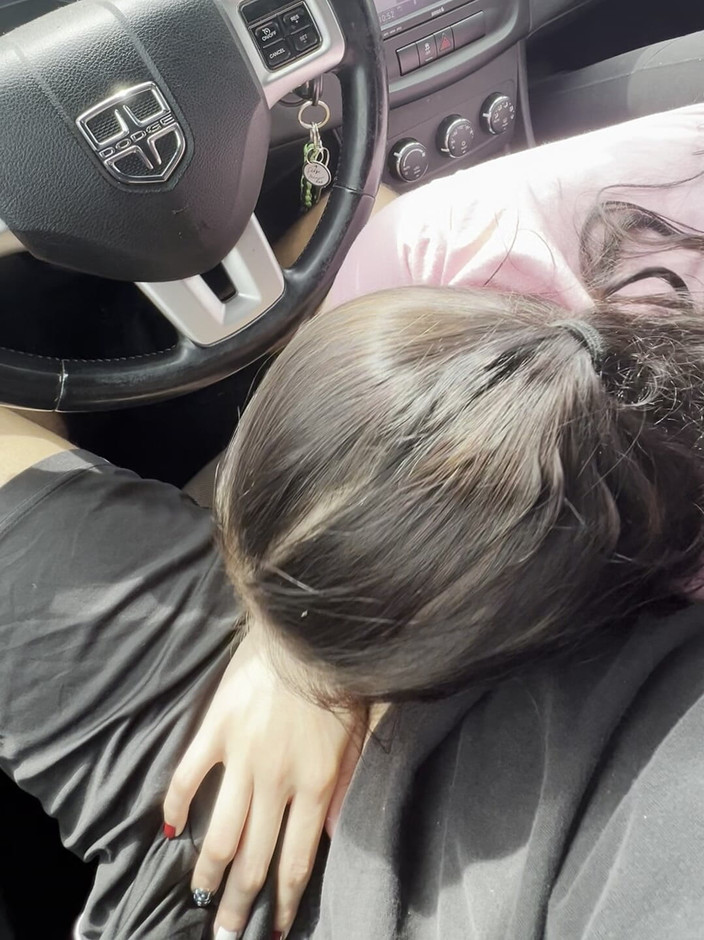 LuluLemons000: Ciuccia il fan nel parcheggio