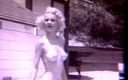 Vintage megastore: Klasik atomik sarışın striptizci açık havada