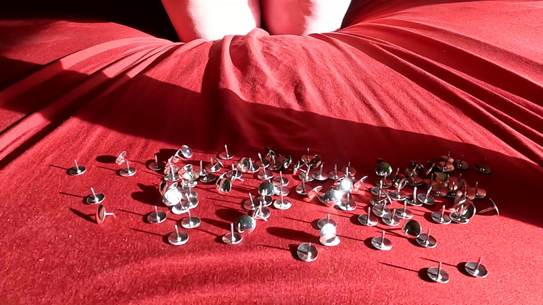 Bouncy Tits Action: Tie off Tits and Put Them in Thumbtacks