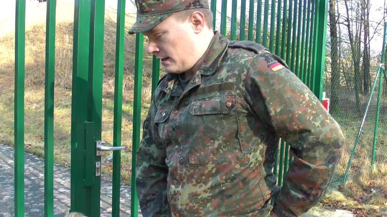 Dirty Tina: 제한 구역에서 야외에서 따먹기!