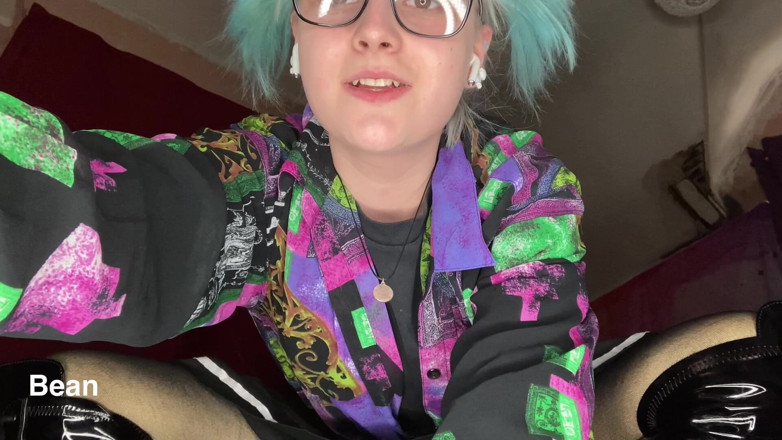 Alice Bean: Cute Giantess Steps on You