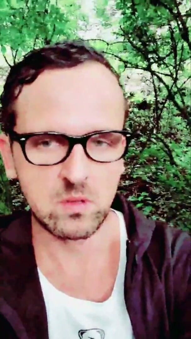 Slutboyben: Slutboyben cam4 ao lado da estrada