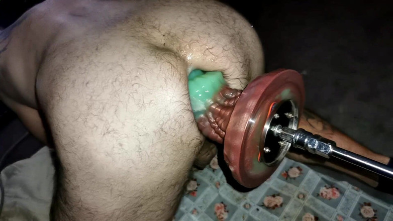 Fuck machine massaker: Nové dildo Mandrake Xl anální šukací stroj