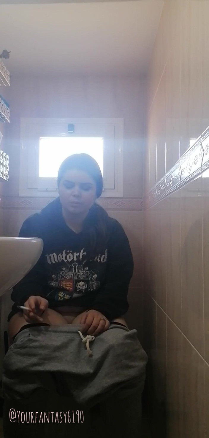 Your fantasy studio: Watcher on Toilet