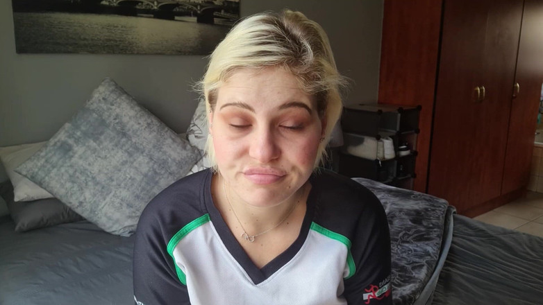 domslutfucker: 작은 자지를 다루고 싶지 않은 금발, 간접 이별