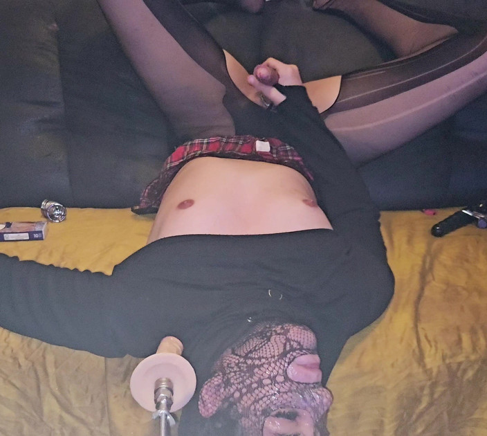 Bound_Sissy: Travesti kadın kılıklı köle yüzünü sikiyor sidik ve döl