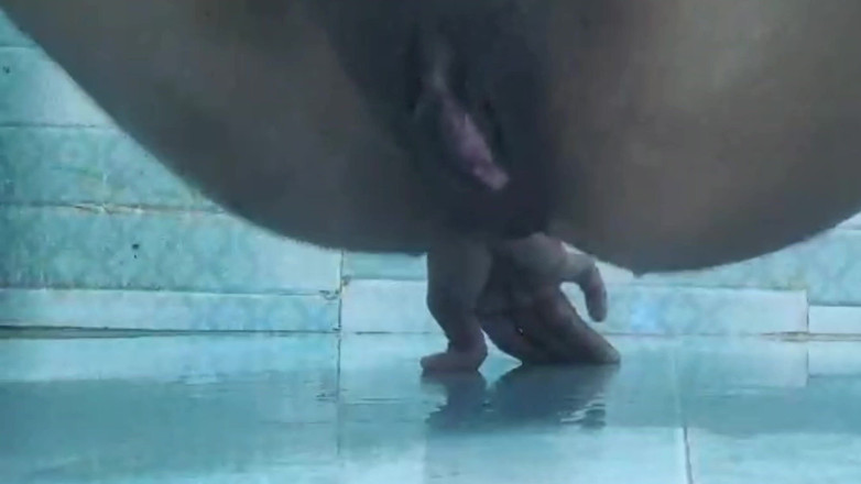 Your mohni: Het poesjeswater in de badkamer afgevoerd