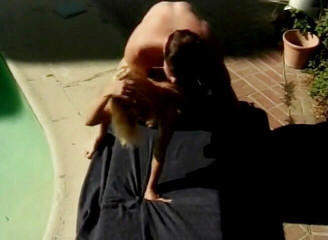 Alfacontent Babes: Una fantastica bionda cavalca il cazzo del suo amante all'aperto