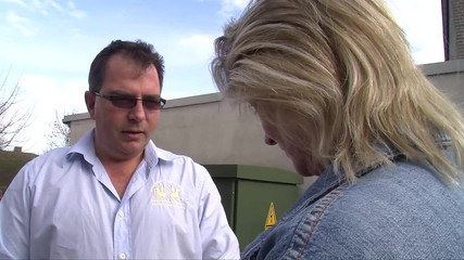 Muschi movie official: Un homme mature et une MILF blonde se lèchent la...