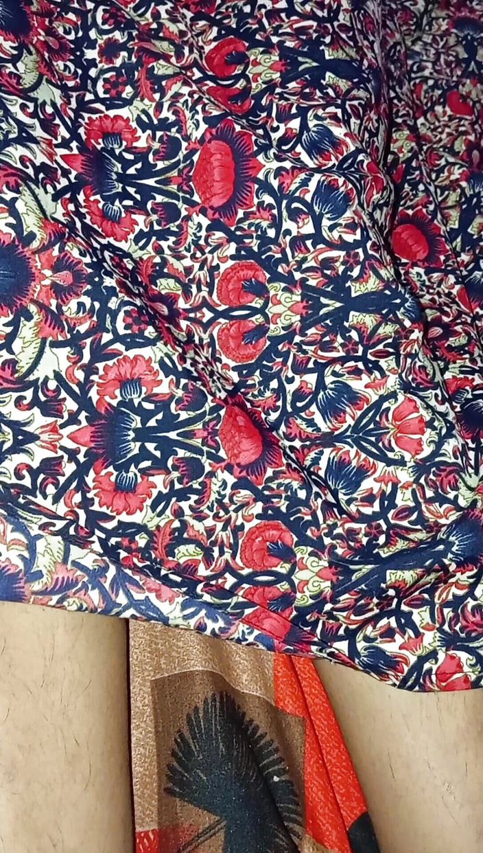 Manjushukla: Une Indienne magnifique montre sa chatte.