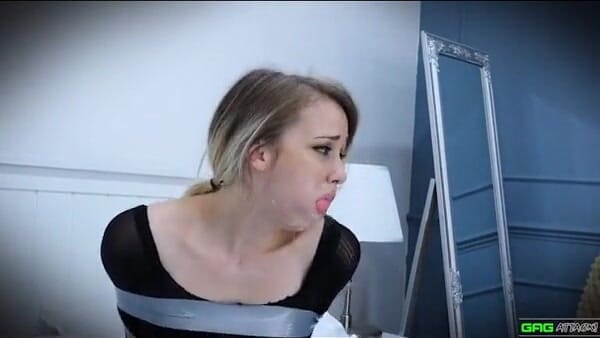 Gag Attack: Lil Missy - esclavitud de cinta con preñada en pantimedias